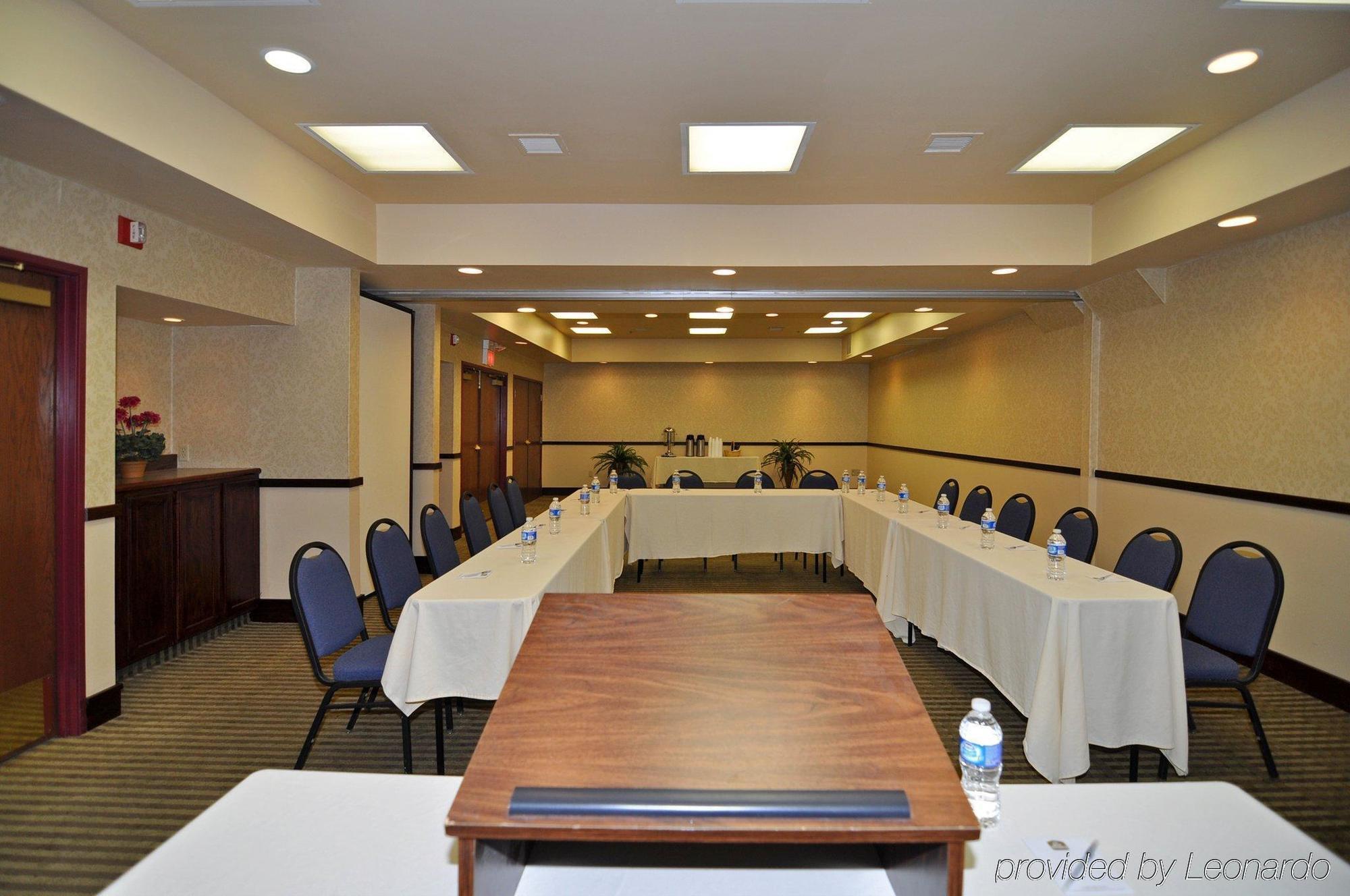 Norwood Inn And Suites Chaska 商务 照片