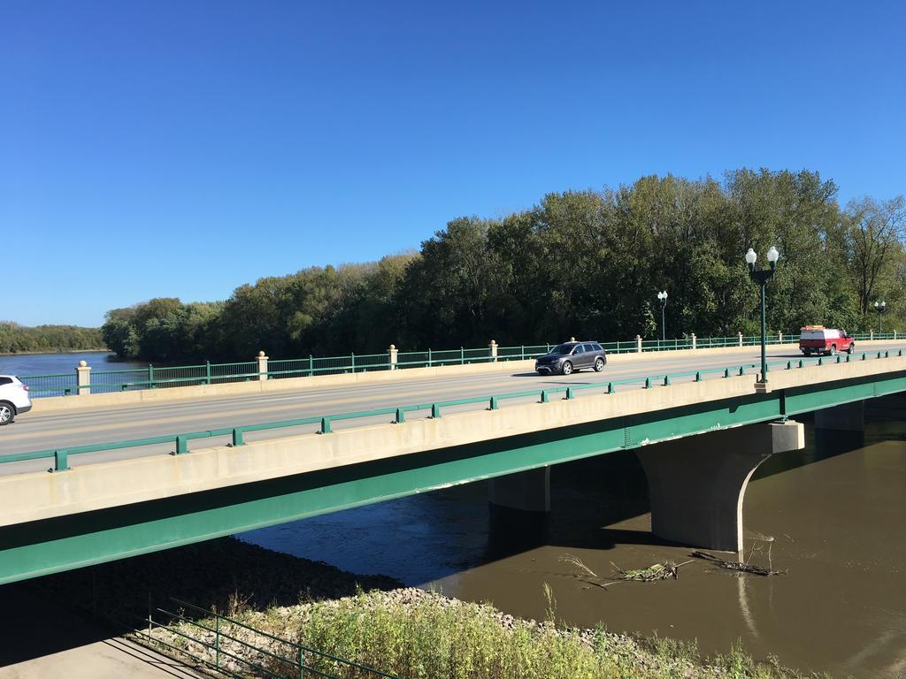 Norwood Inn And Suites Chaska 外观 照片