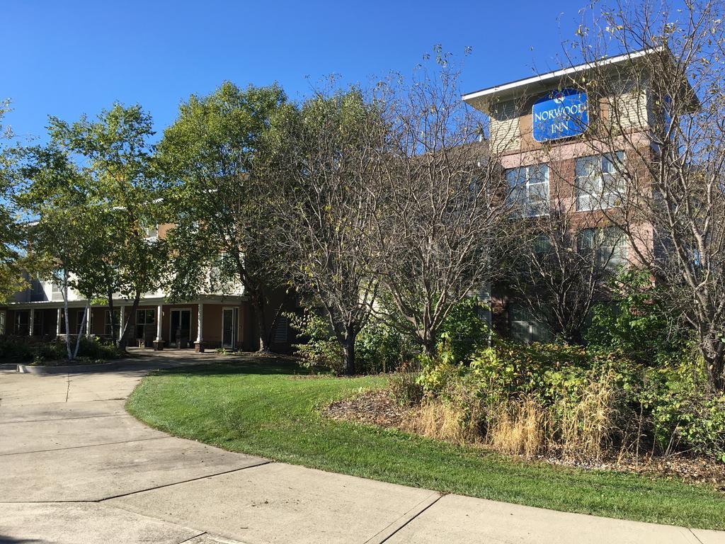 Norwood Inn And Suites Chaska 外观 照片