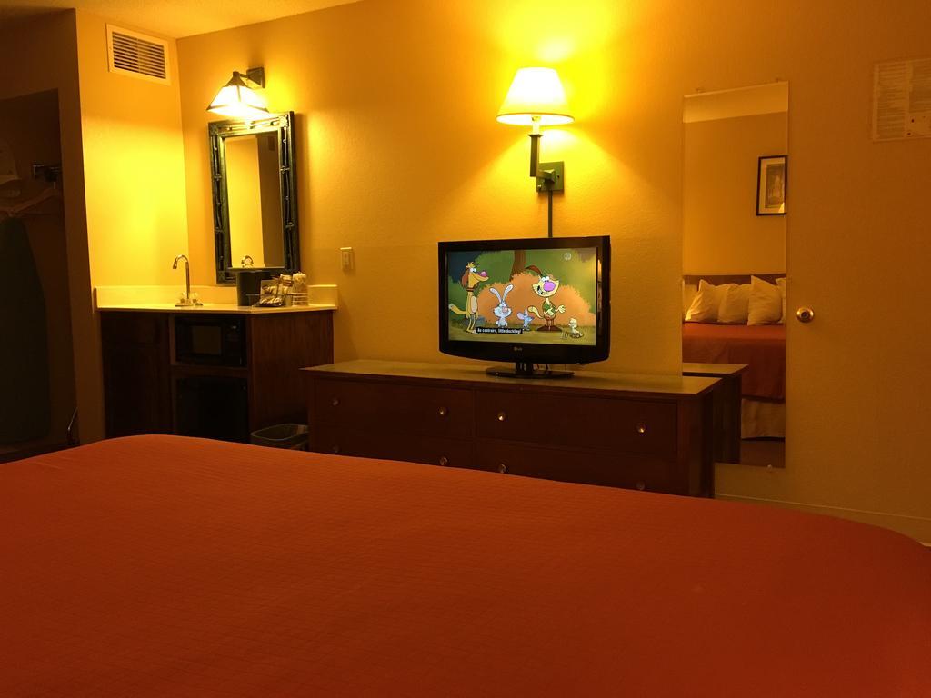 Norwood Inn And Suites Chaska 外观 照片