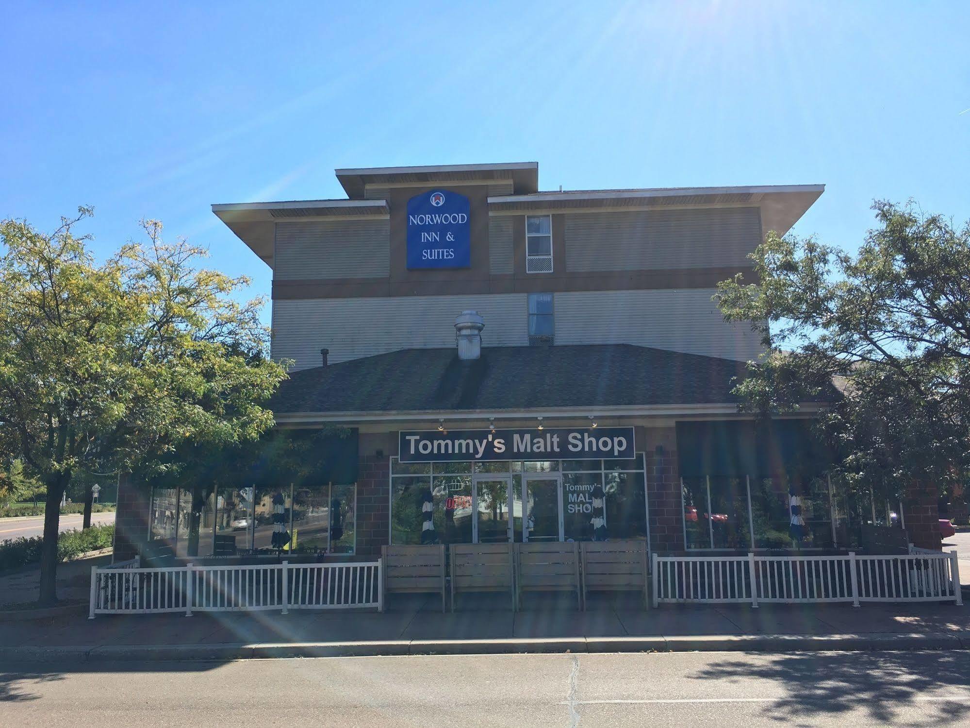 Norwood Inn And Suites Chaska 外观 照片