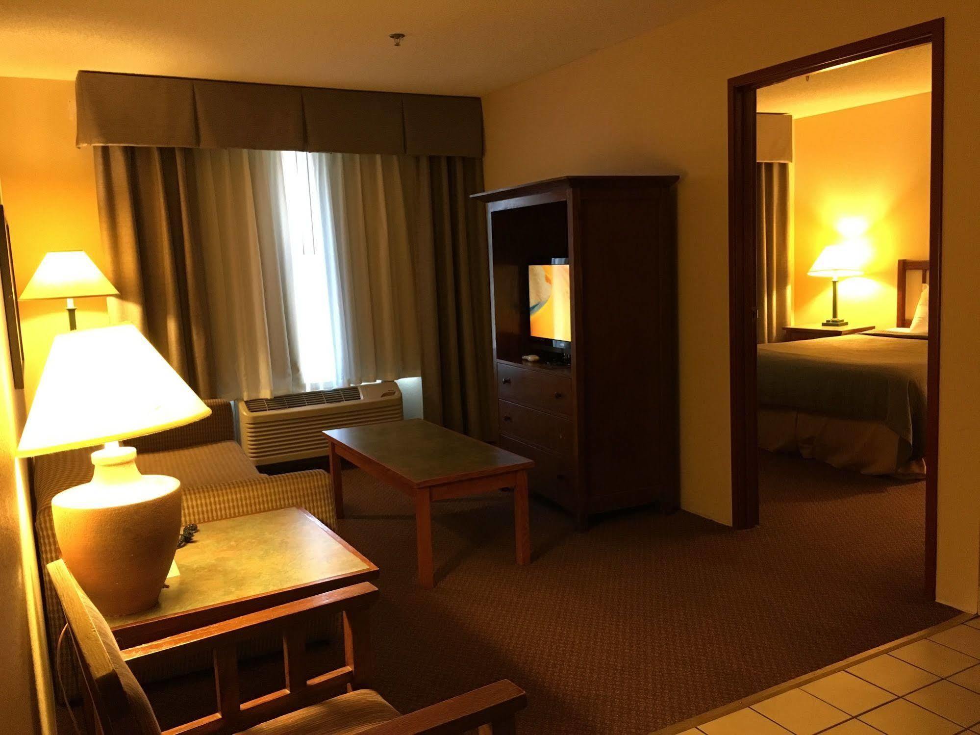 Norwood Inn And Suites Chaska 外观 照片