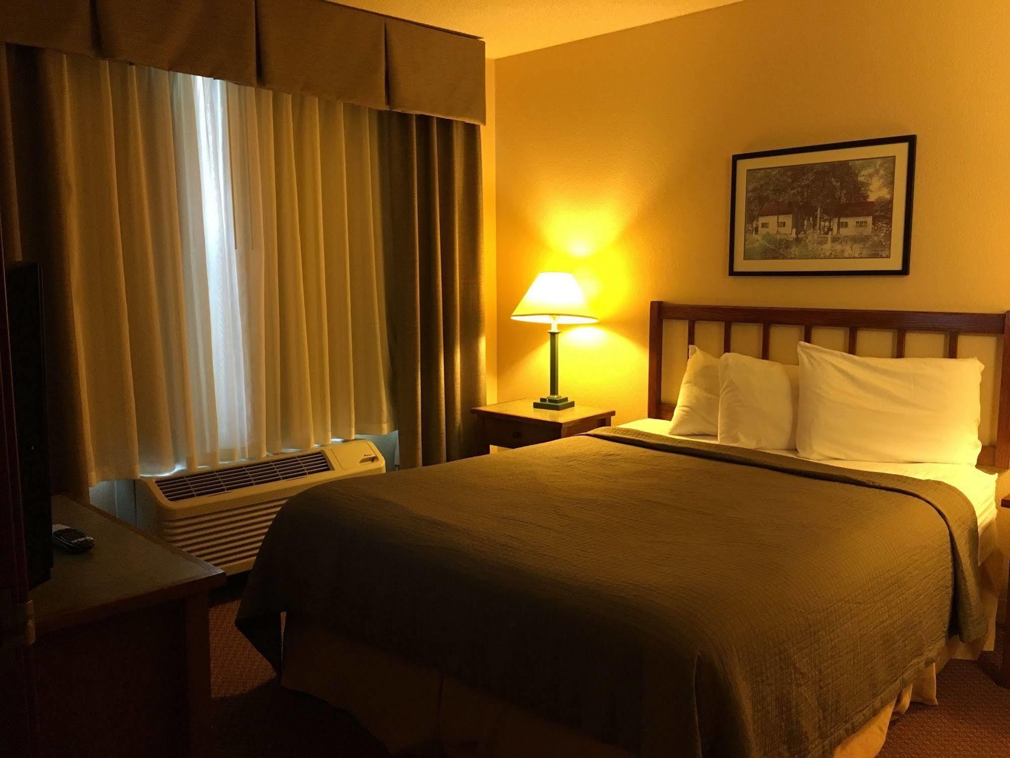 Norwood Inn And Suites Chaska 外观 照片