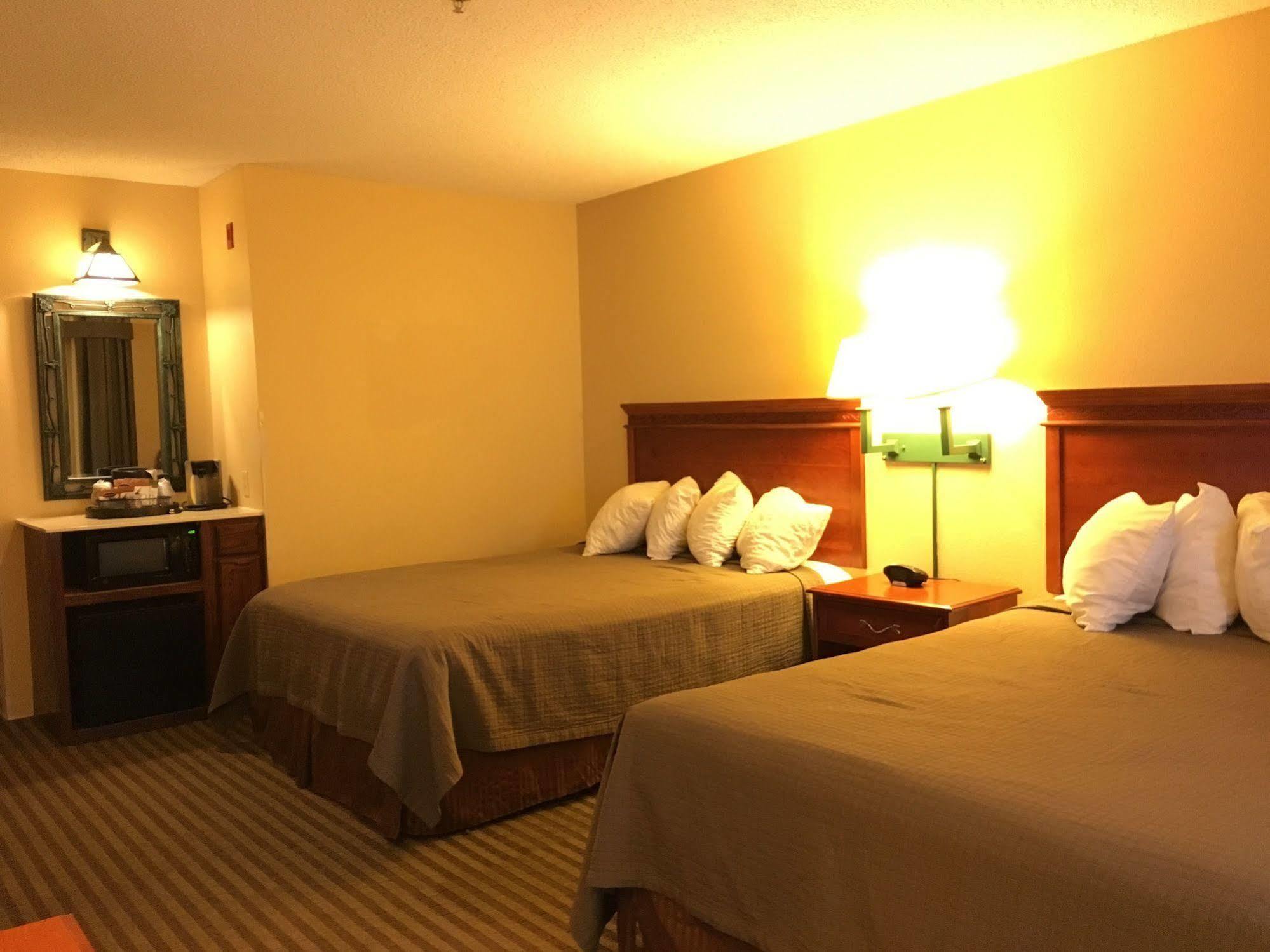 Norwood Inn And Suites Chaska 外观 照片