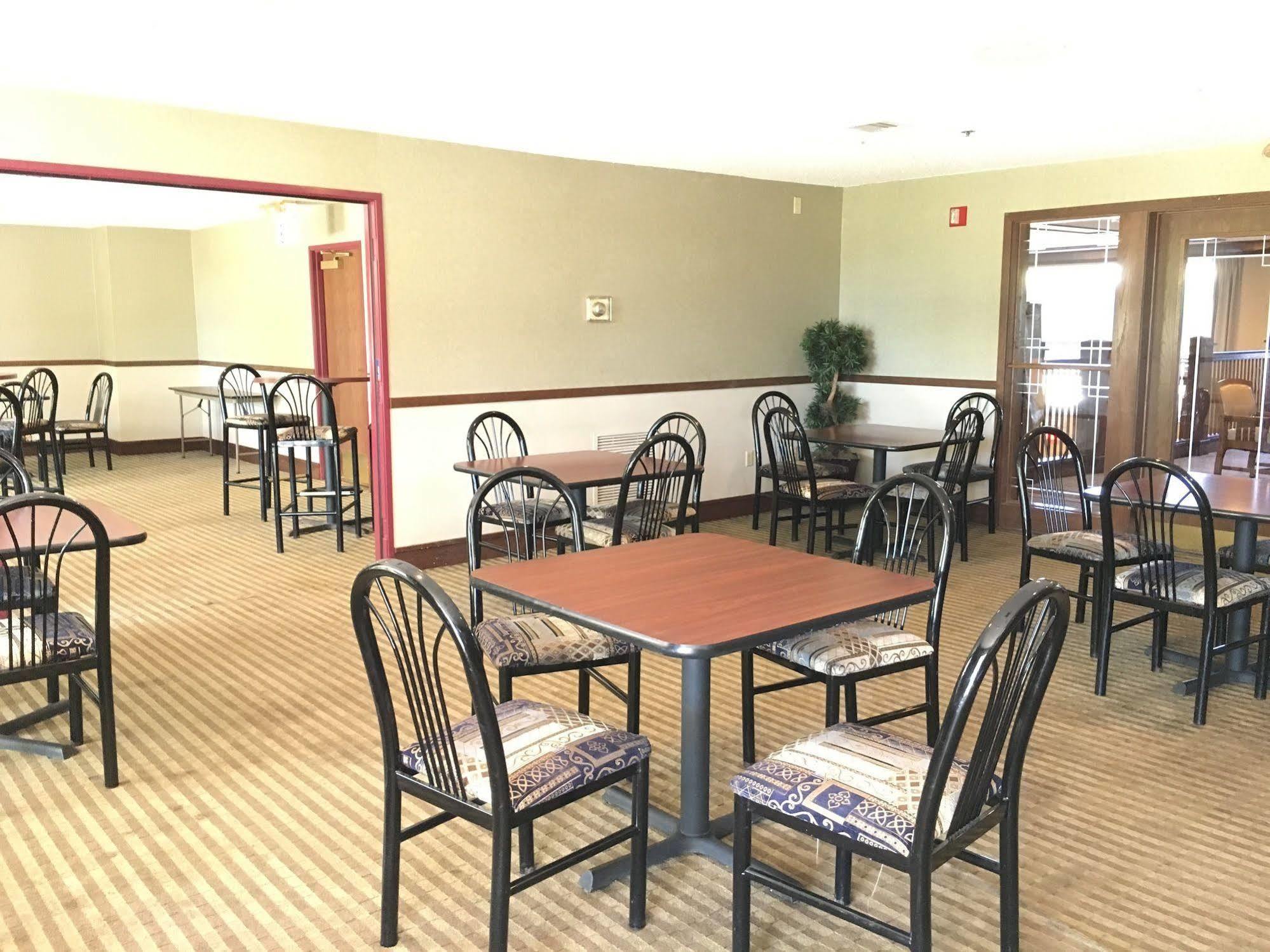 Norwood Inn And Suites Chaska 外观 照片